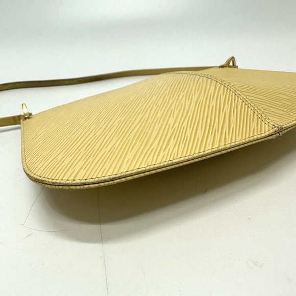 LOUIS VUITTON Epi Pochette- Demilune Shoulder Bag Epi Leather Beige - Picture 4 of 12